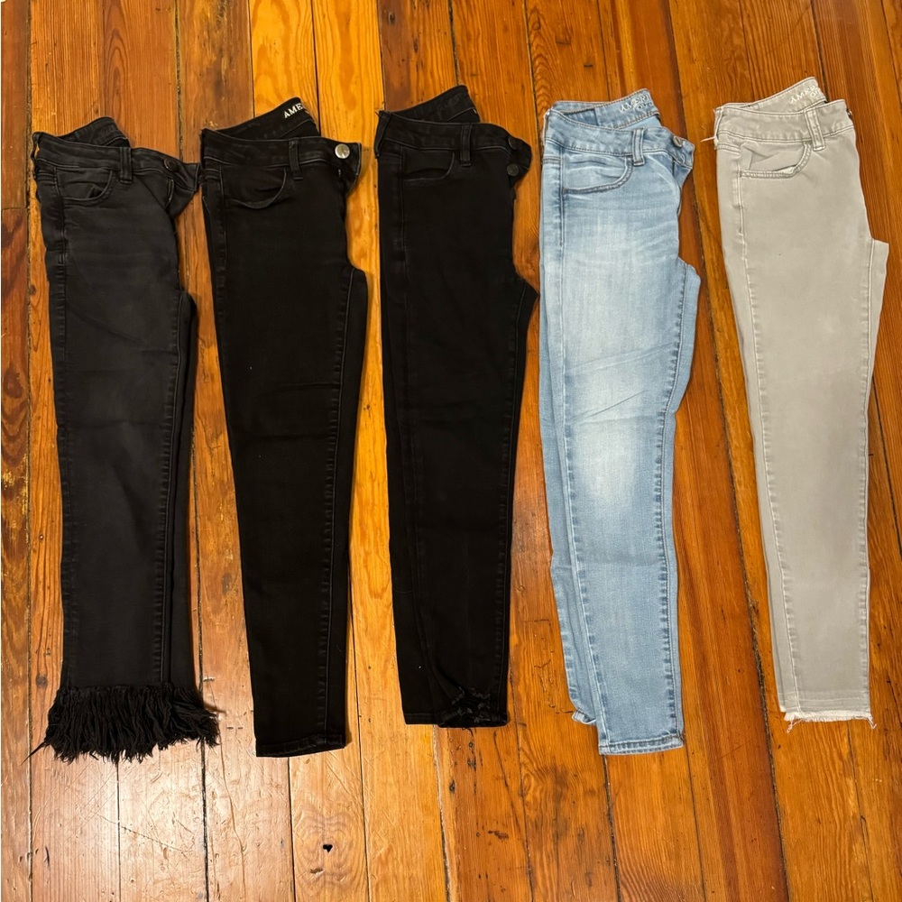 5 pairs of short American Eagle jeans. Size 0/2